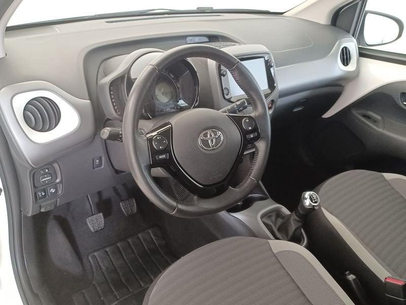 Toyota Aygo II 2018 5p 5p 1.0 x-play 72cv