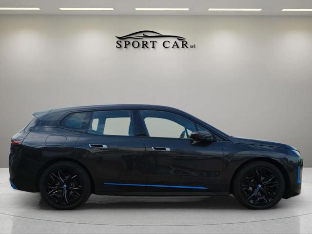 BMW iX xDrive40 Pacchetto Sportivo