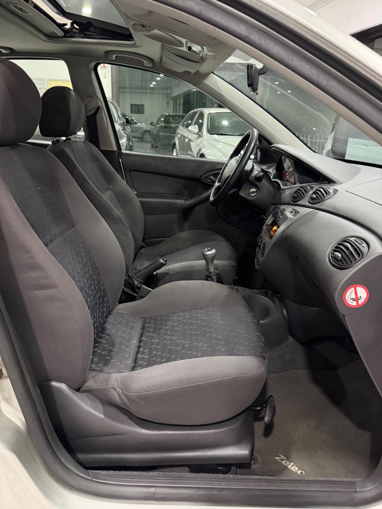 Ford Focus 1.6i 16V cat 5p. Zetec