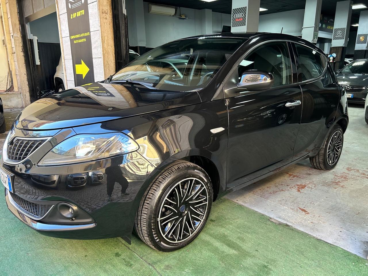 Lancia Ypsilon 1.0 FireFly 5 porte S&S Hybrid Alberta Ferretti