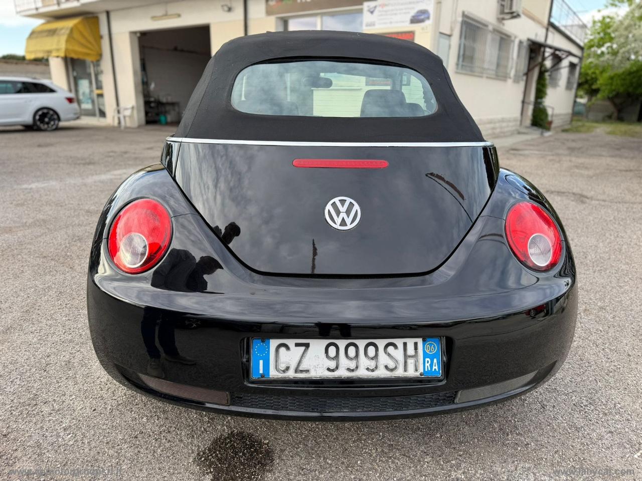 VOLKSWAGEN New Beetle 1.4 16V Cabrio