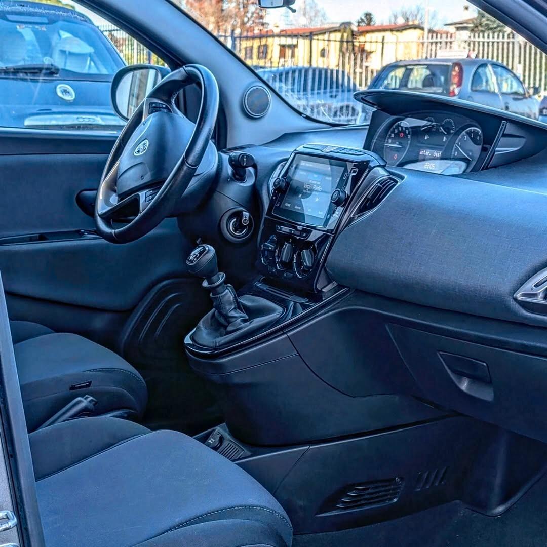 Lancia Ypsilon 1.0 FireFly 5 porte S&S Hybrid Ecochic Gold