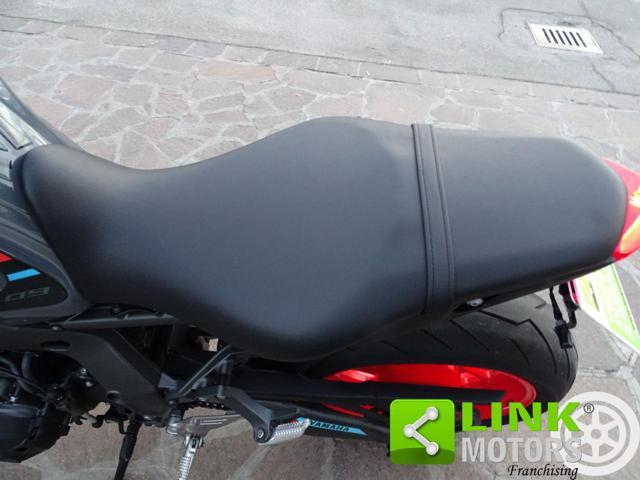 YAMAHA MT-09 -
