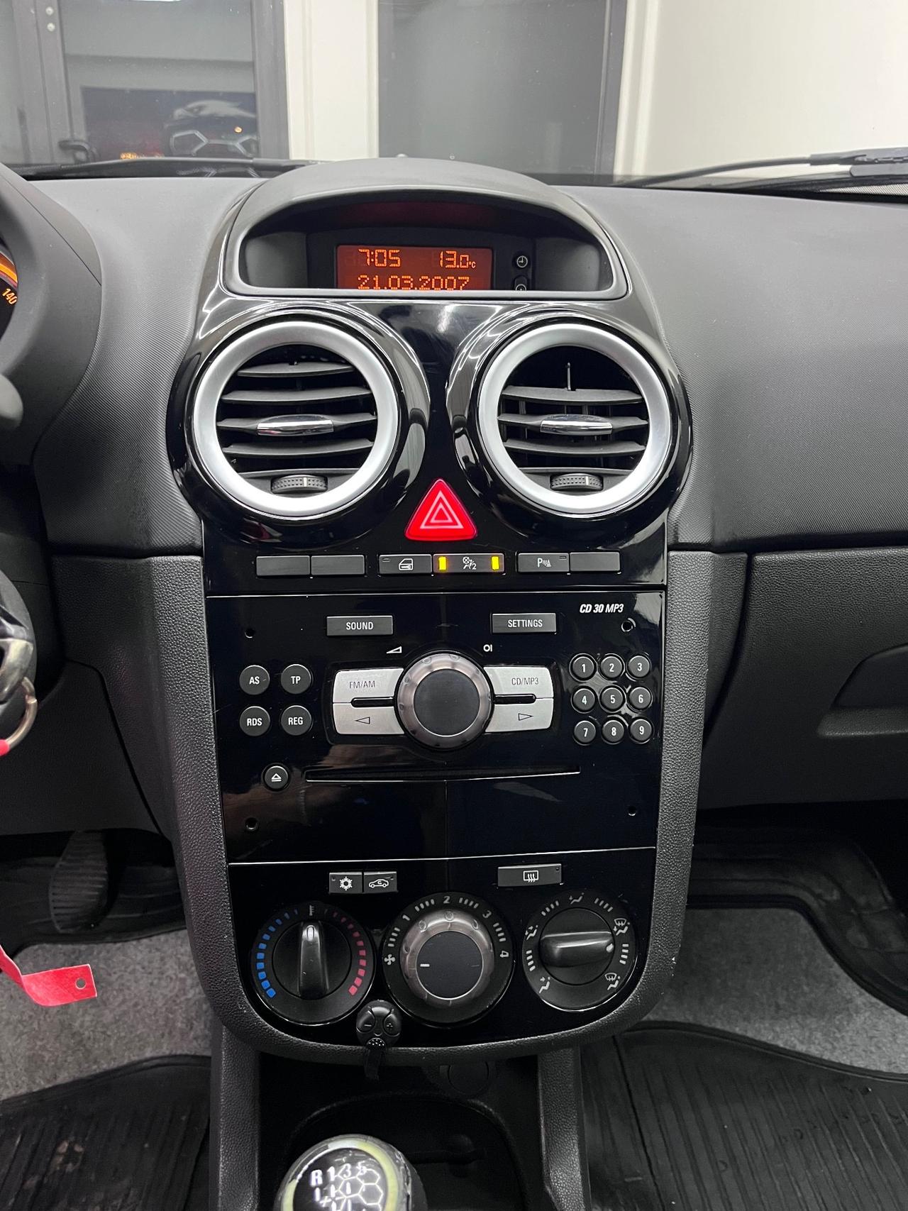 Opel Corsa 1.4 16V 5 porte Cosmo