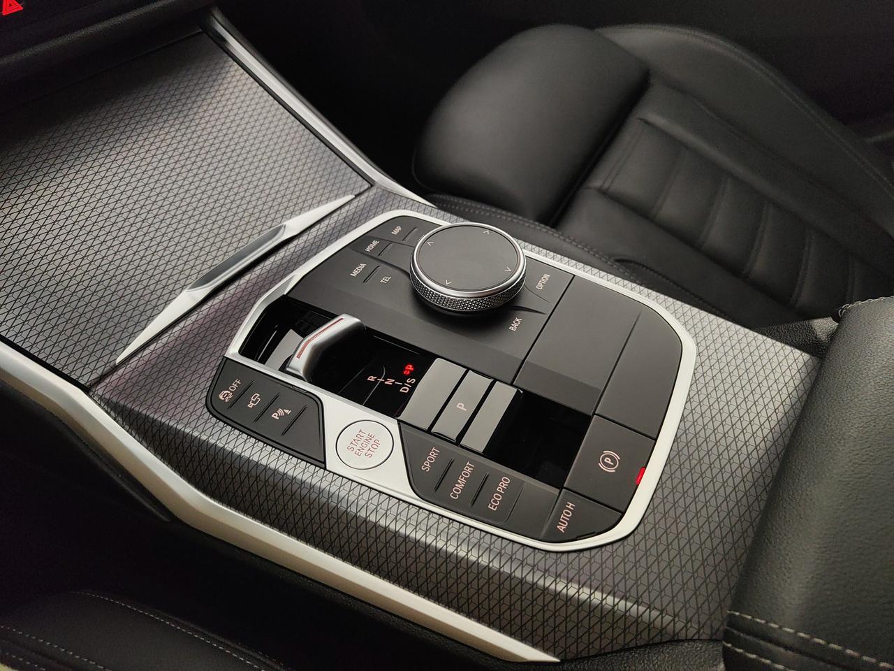 BMW 320d Touring mhev 48V xdrive MSport auto