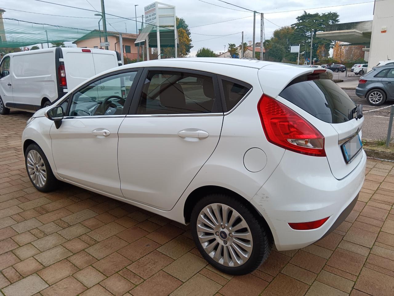 Ford Fiesta 1.4 5 porte Bz.- GPL Titanium