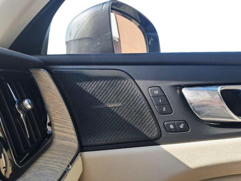 Volvo XC60 B4 197+14 CV AWD Automatica Mild Hybrid Diesel Plus Bright