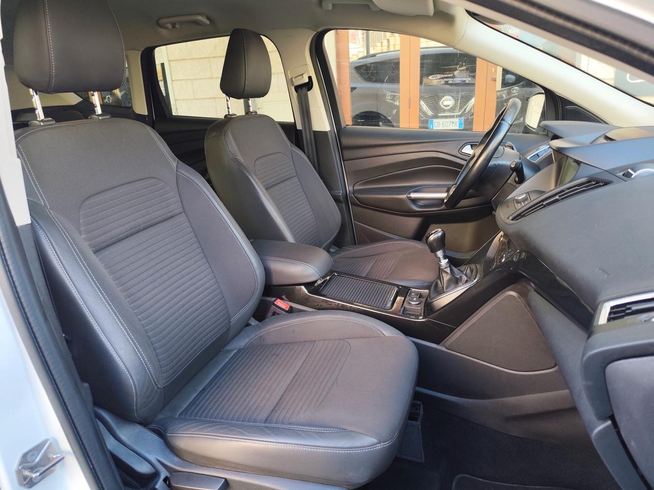 Ford Kuga 1.5 TDCI 120CV 2WD Titanium