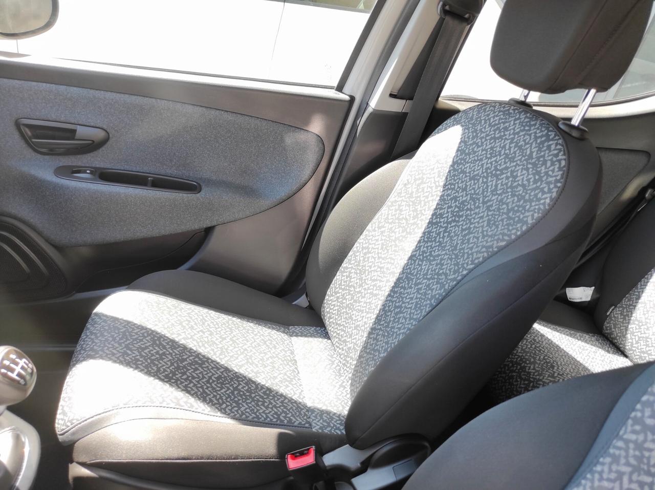 Lancia Ypsilon 2021 1.0 hybrid ubs aux bluetooth