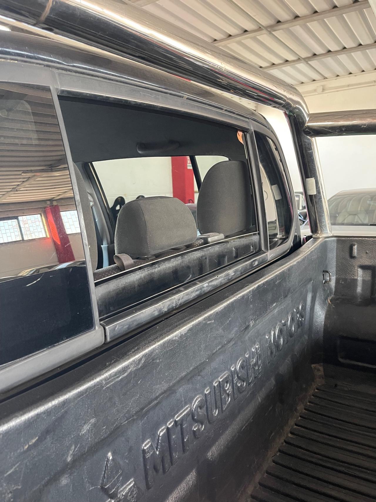 Mitsubishi L200 2.5 DI-D 4x4 Iva Esposta PERMUTE RATE