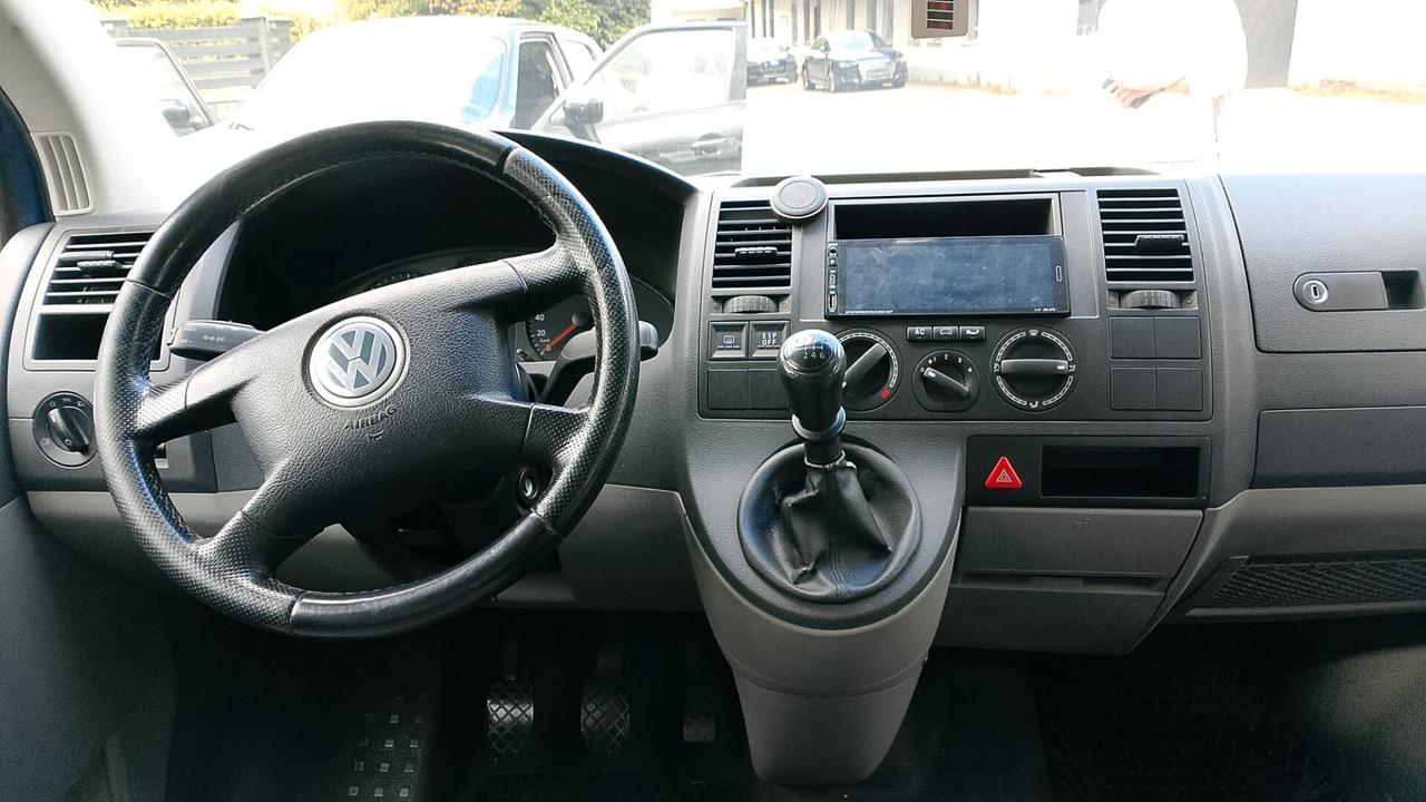 Volkswagen T5 Caravelle 7 POSTI