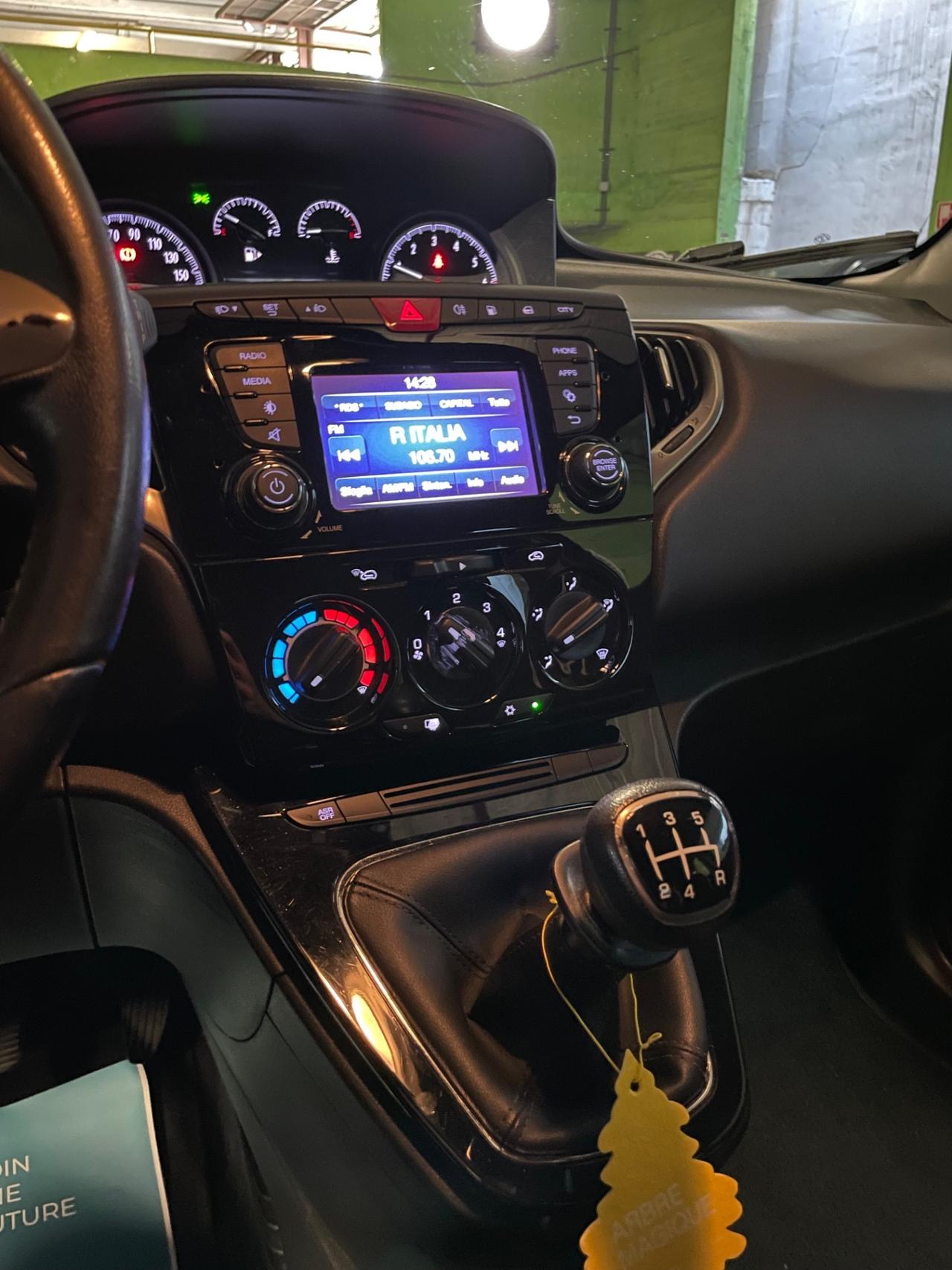 Lancia Ypsilon 1.2 Neopatentati Euro 6