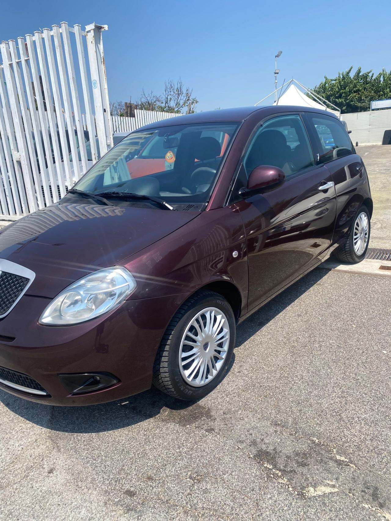 Lancia Ypsilon 1.3 MJT 75 CV Argento