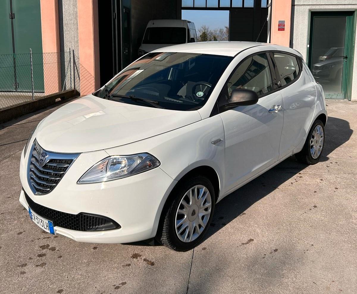 Lancia Ypsilon 1.2 69 CV 5 porte GPL Ecochic Silver