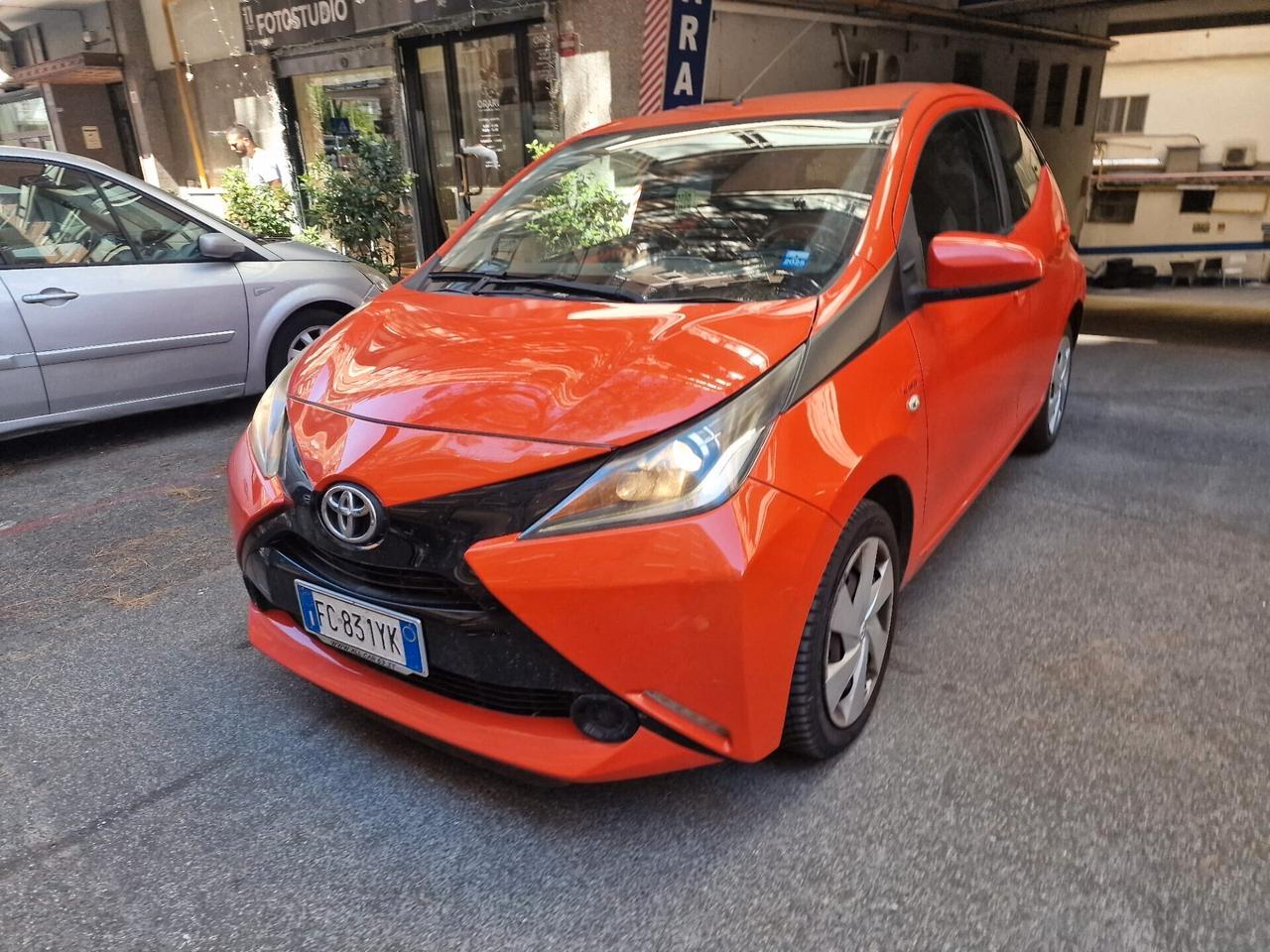 Toyota Aygo 1.0 VVT-i 69 CV 5 porte x-cite ok neopatentati