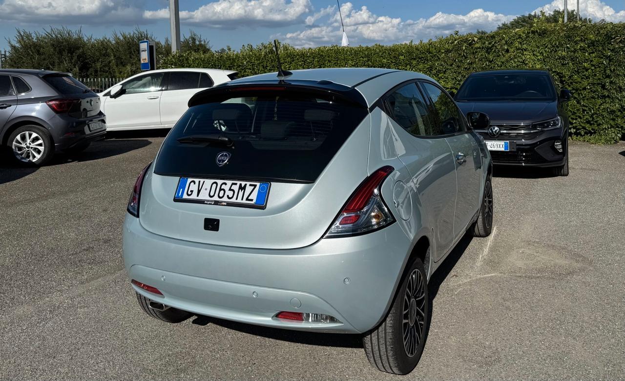 Lancia Ypsilon 1.0 firefly hybrid Platino / NO VINCOLI