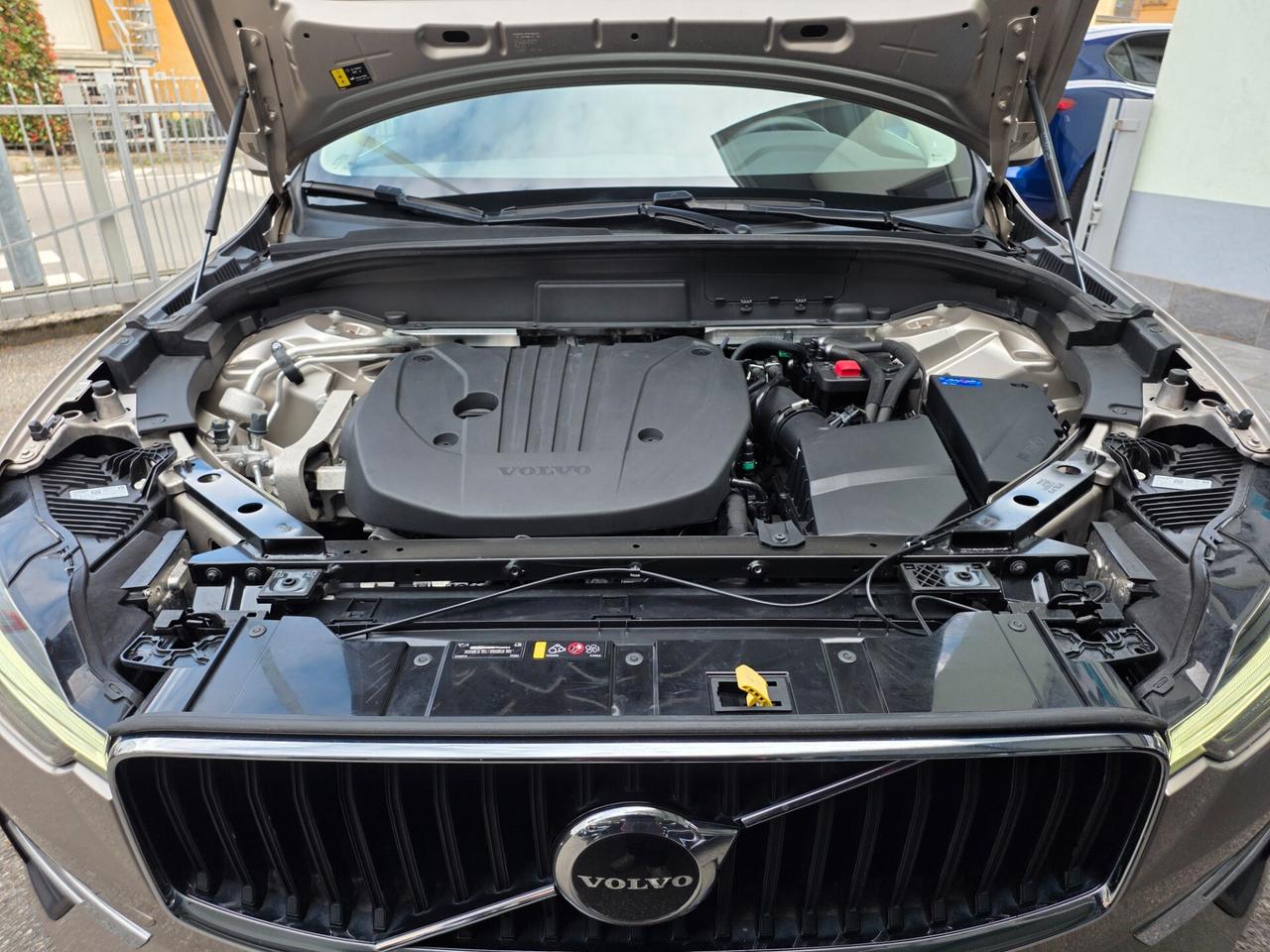 Volvo XC60 2.0 B4 BENZINA 197cv AUT. / SERVICE VOLVO!