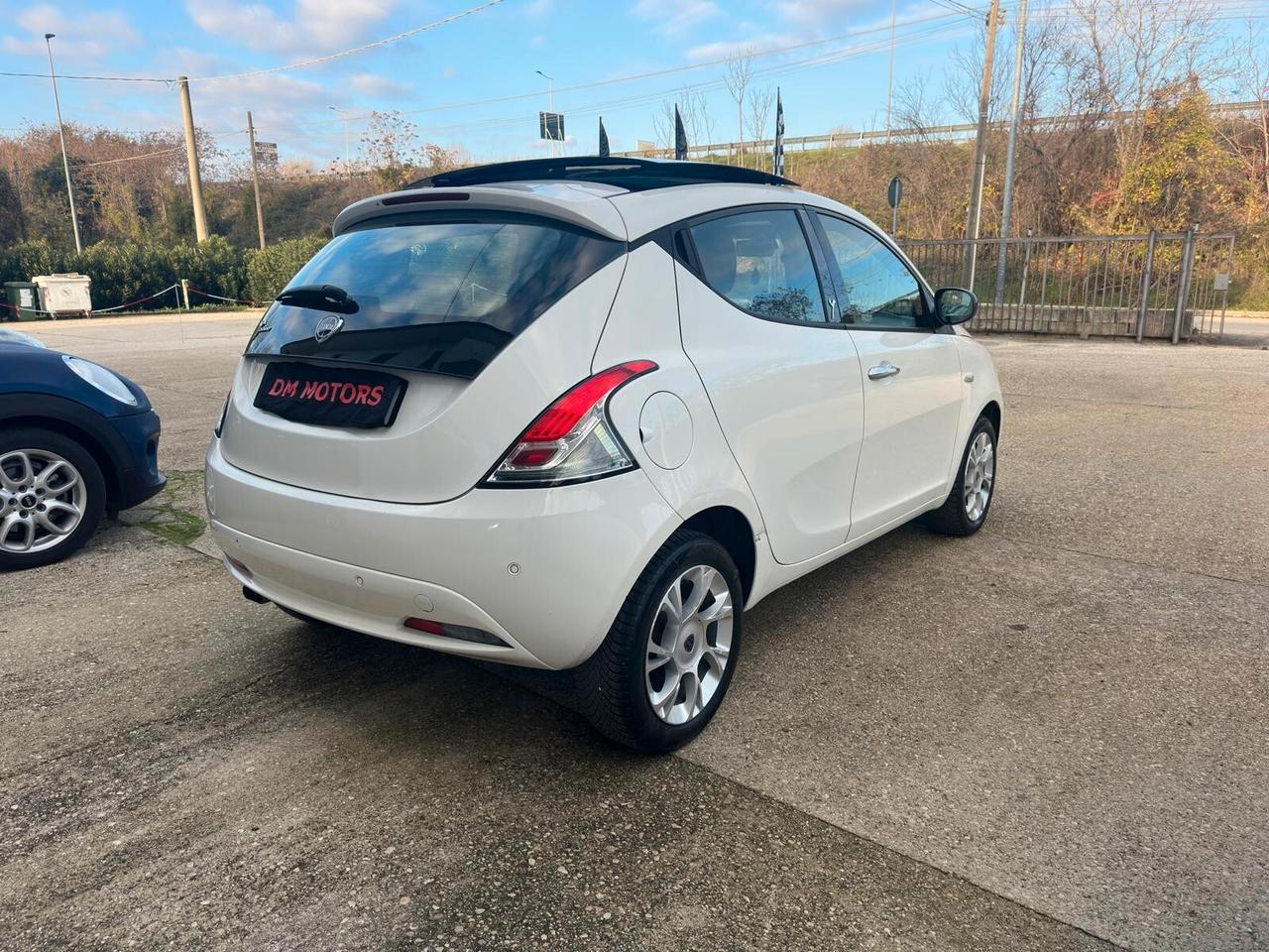 Lancia Ypsilon 1.2 69 CV 5 porte Platinum