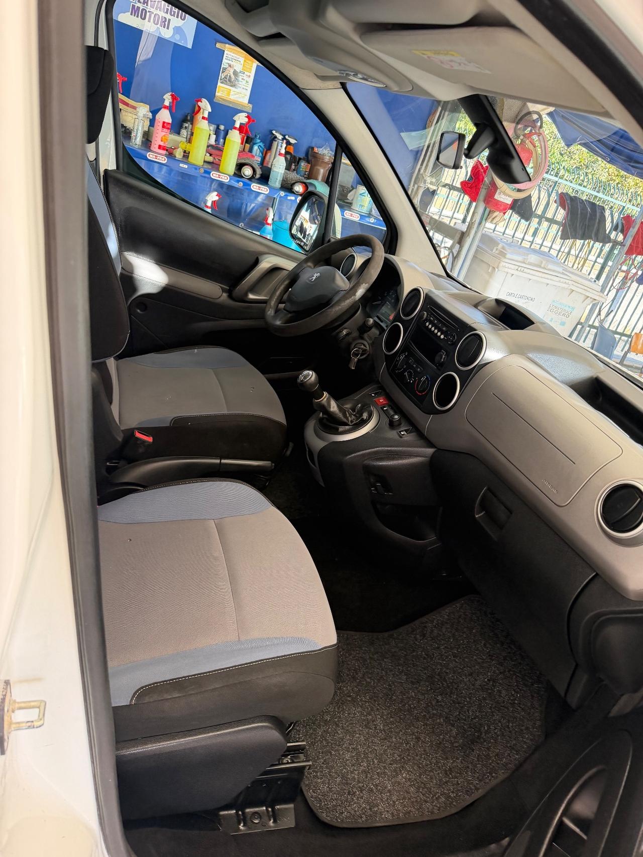 Peugeot Partner Tepee BlueHDi 100 Outdoor