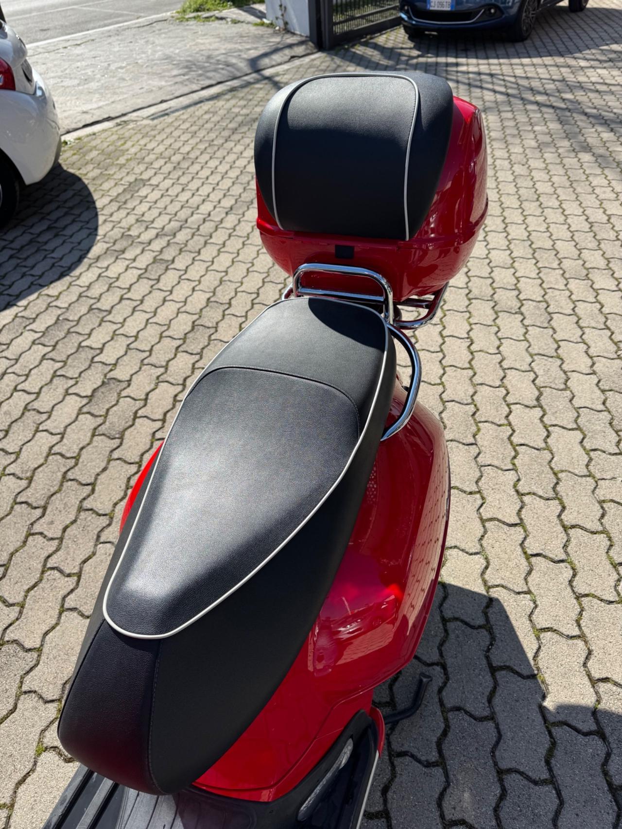 Piaggio Vespa 300 GTS