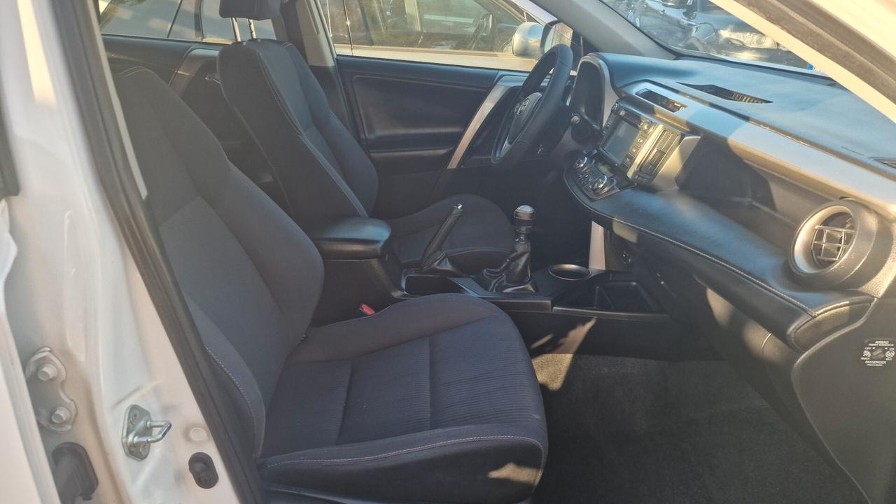Toyota RAV 4 RAV4 2.0 D-4D 2WD Style White Ed.