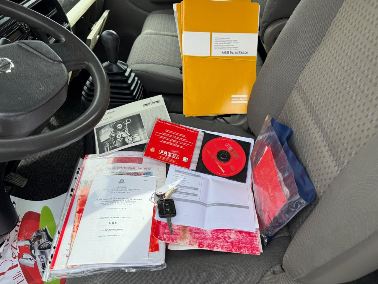 Nissan Cabstar Ribaltabile con Gru 35.15