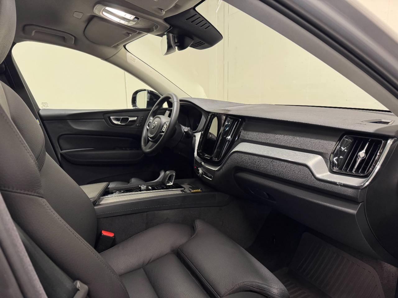 VOLVO XC60 B5 PLUS DARK AWD AUTO