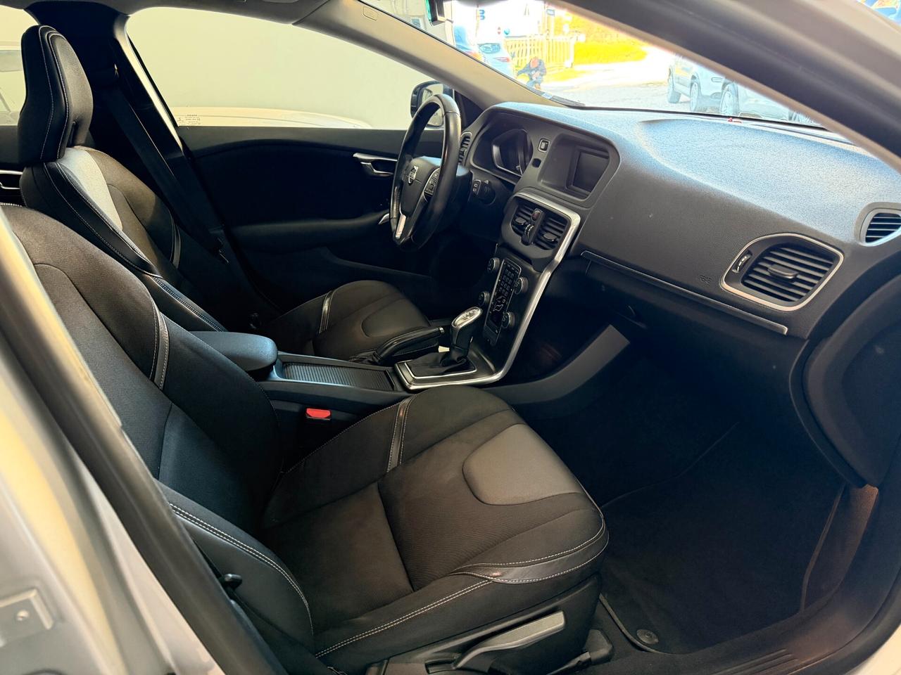 Volvo V40 D2 1.6 Momentum CAMBIO AUTOMATICO