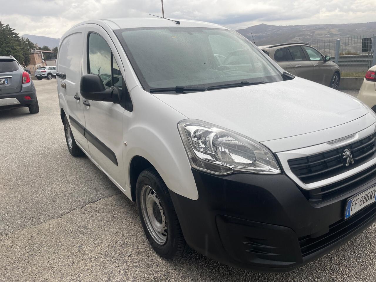Peugeot Partner van BlueHDi 100 officina mobile