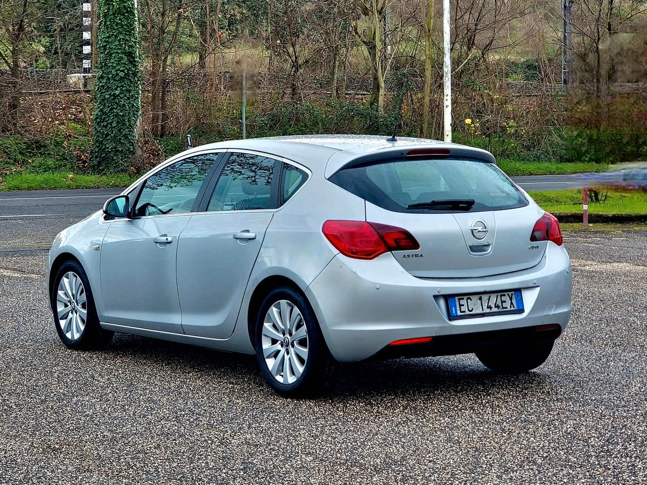 Opel Astra 1.7 CDTI 110CV 5 porte Cosmo 2010-E5 Manuale NEO