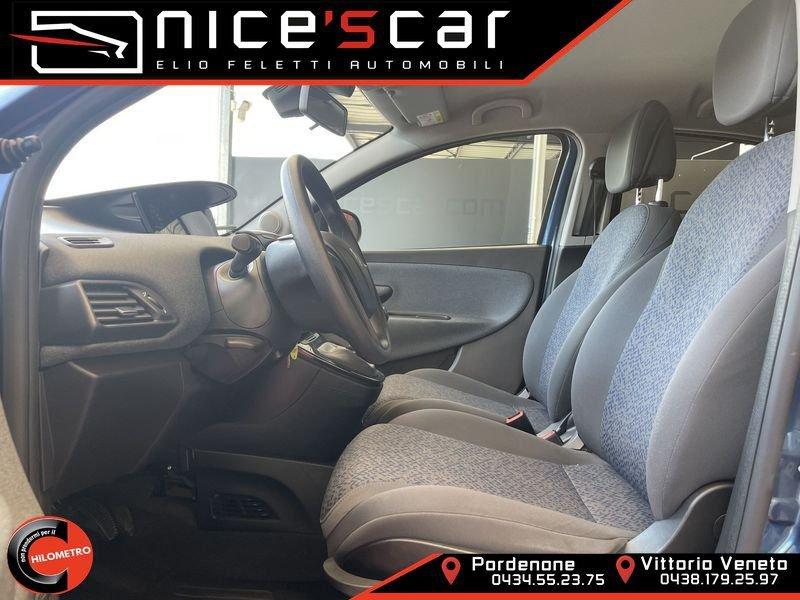 Lancia Ypsilon 1.0 FireFly 5 porte S&S Hybrid Ecochic Silver