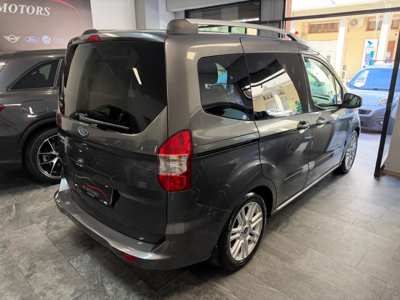 Ford Tourneo Courier 1.5 TDCI 95 CV Titanium