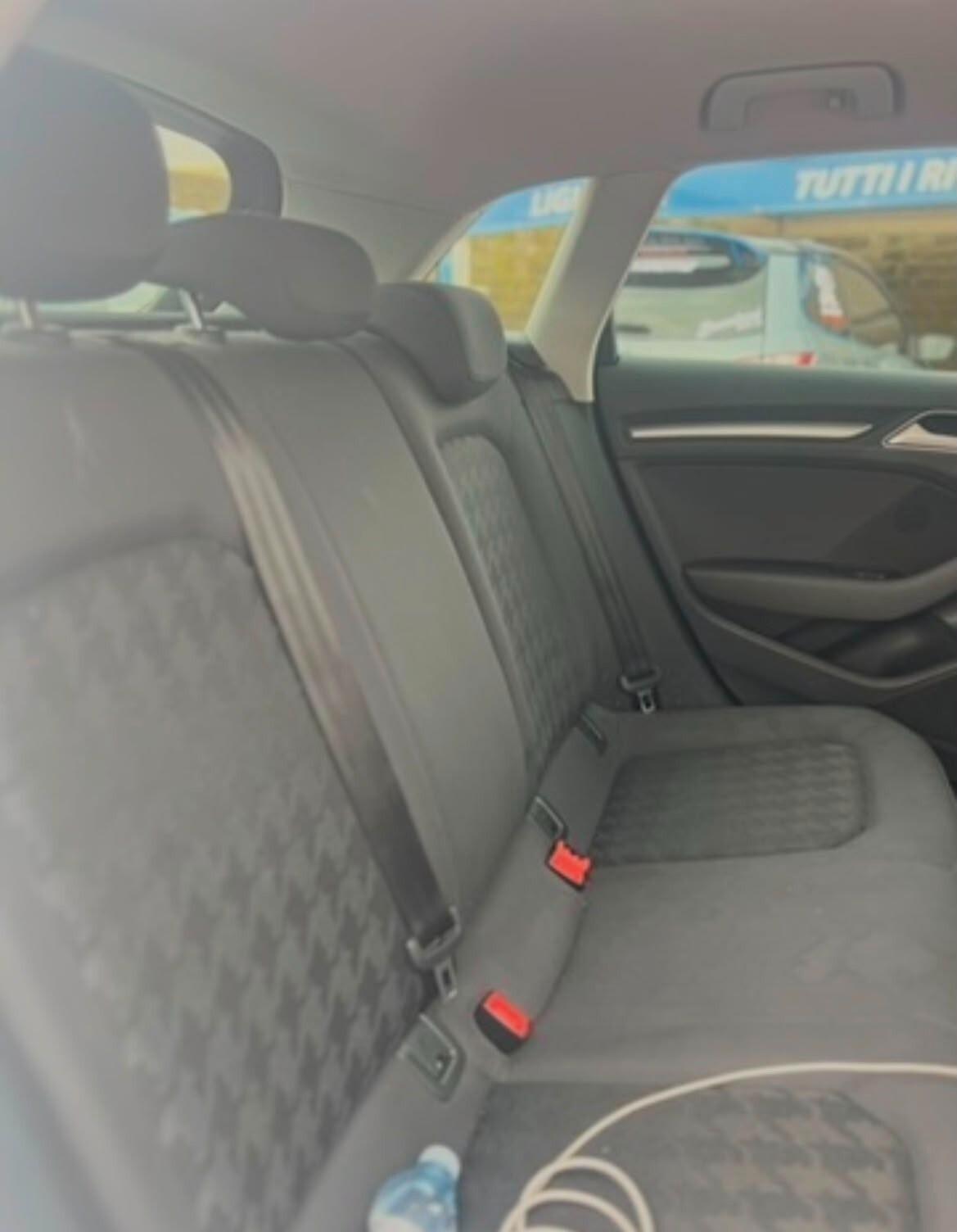 Audi A3 1.6 TDI clean diesel S tronic Ambition