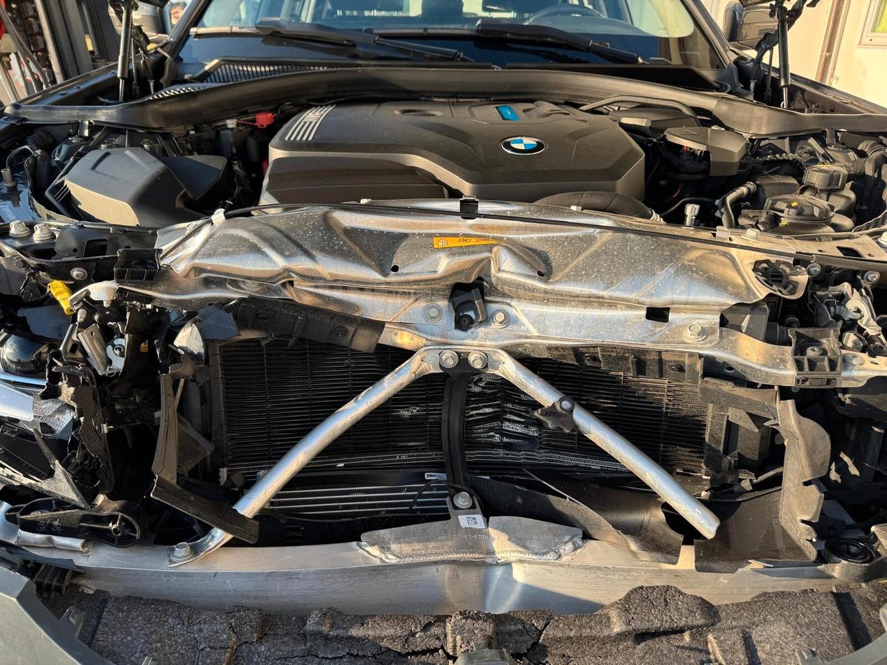 BMW 330 330e Touring auto INCIDENTATA