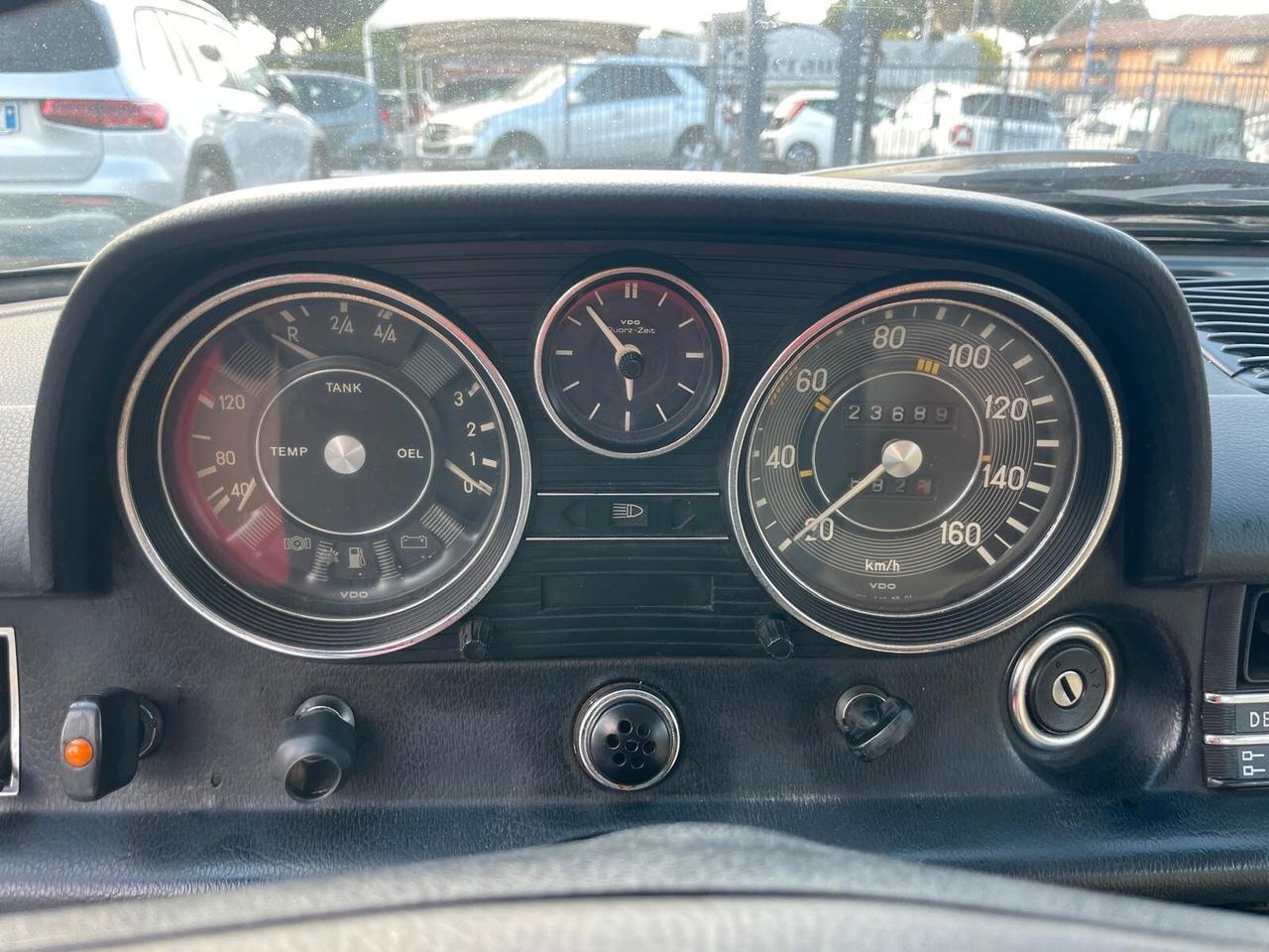 Mercedes-benz 210/310 MERCEDES W115/8 200D