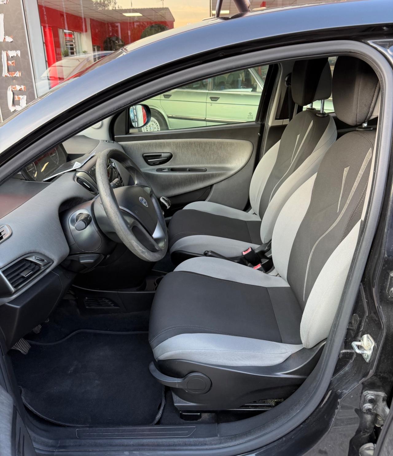 Lancia Ypsilon 85 CV 5 porte Metano Ecochic - Garanzia 12mesi