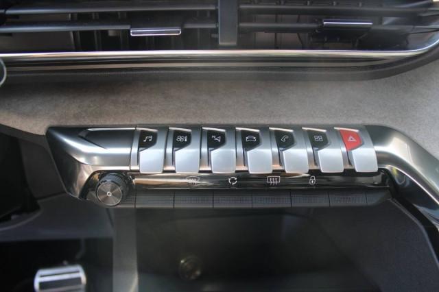 Peugeot 3008 II 1.5 bluehdi GT s&s 130cv AUTO con Navi e CarPlay