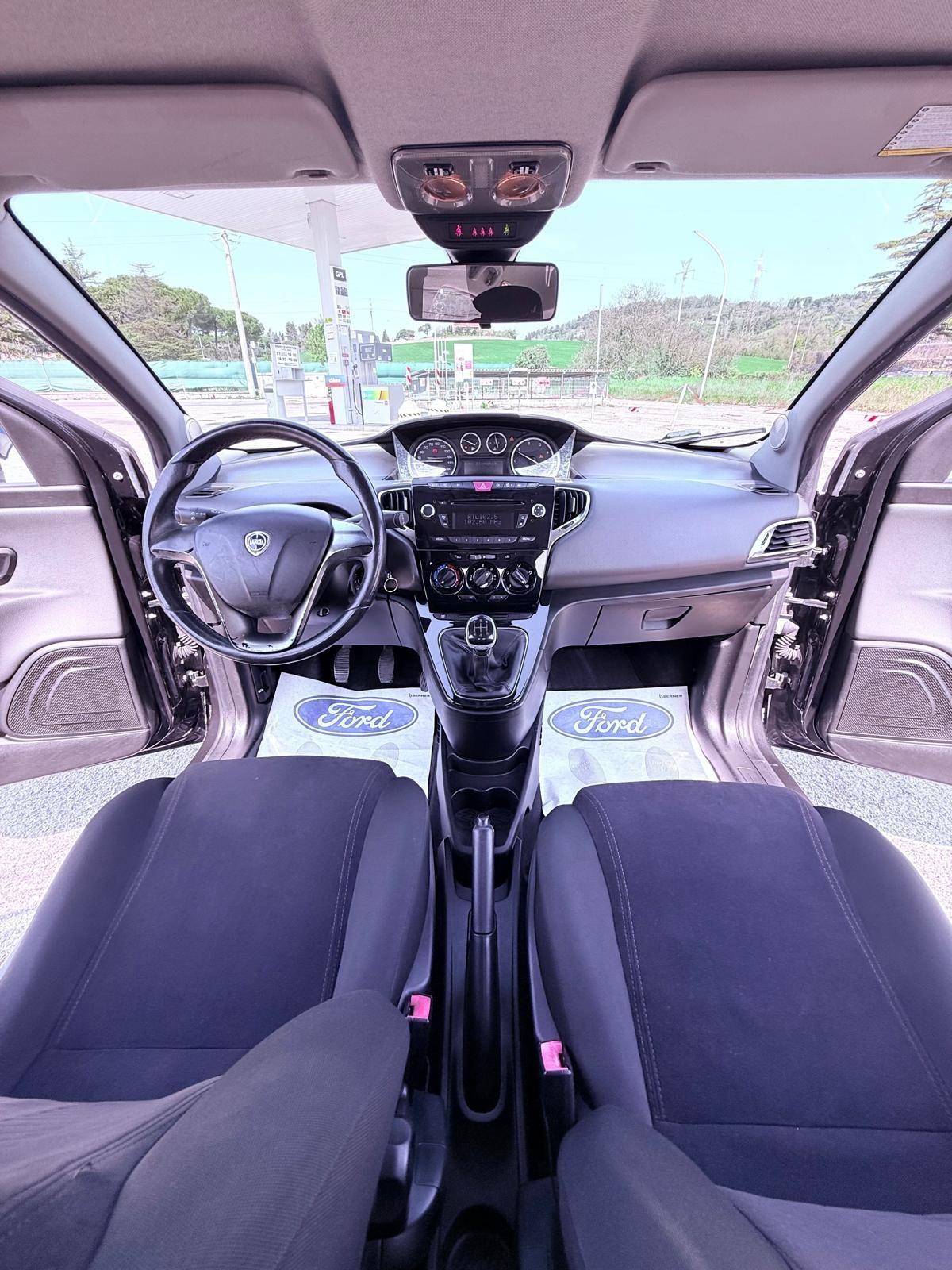 Lancia Ypsilon 1.3 MJT 16V 95 CV 5 porte Ok neopatentati