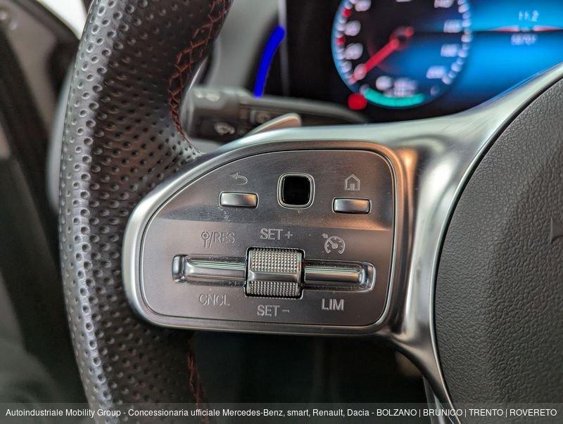 Mercedes-Benz EQB 300 4MATIC PREMIUM