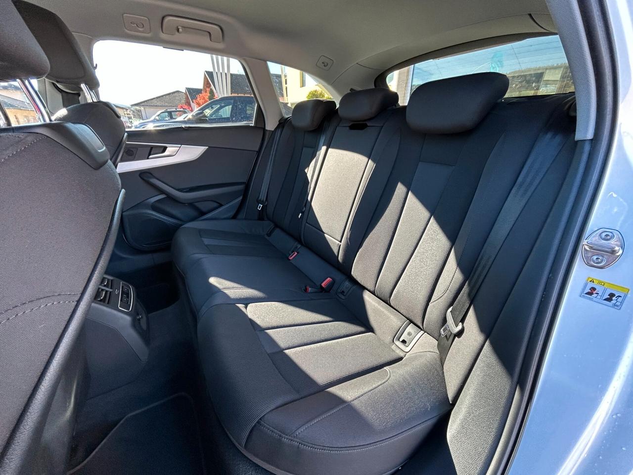 Audi A4 Avant S-LINE 40 TDI S tronic edition