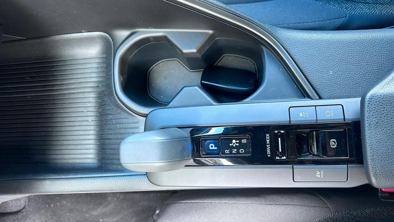 Toyota C-HR 1.8 HV Active 2024 solo 5.500KM PERFETTA leggi testo