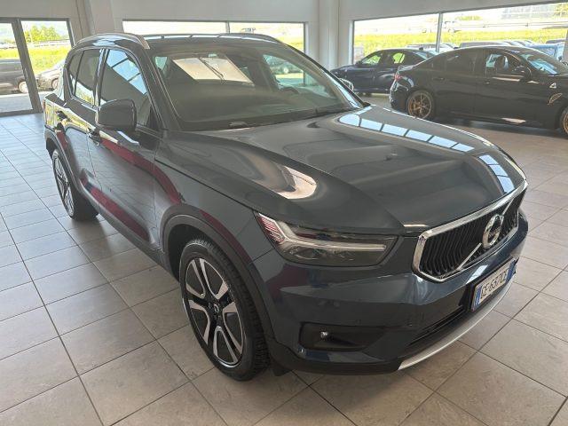 VOLVO XC40 T3 Momentum Pro