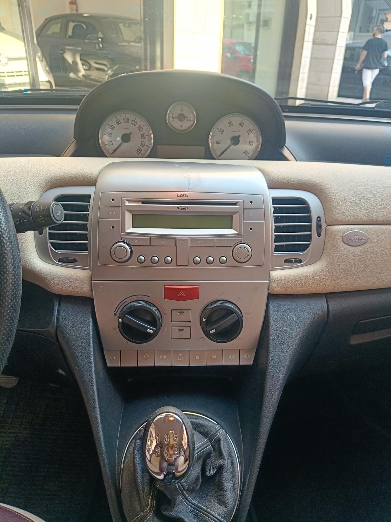 LANCIA YPSILON 1.4 GPL PLATINO-NEOPATENTATI-Euro4190