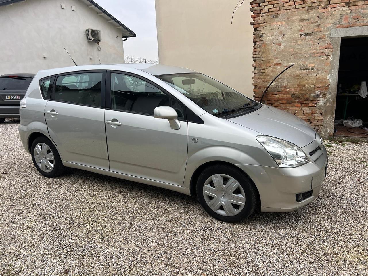 Toyota Corolla Verso 2.2 16V D-4D