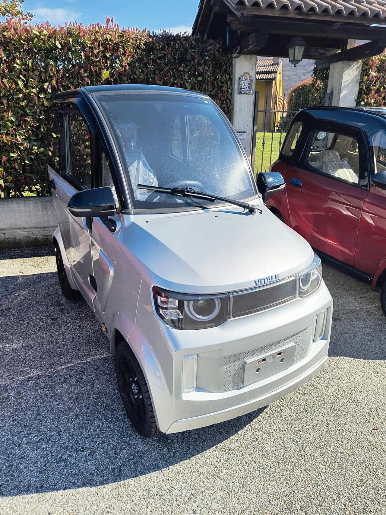 MINI AUTO ELETTRICA PER ANZIANI O PER DISABILI