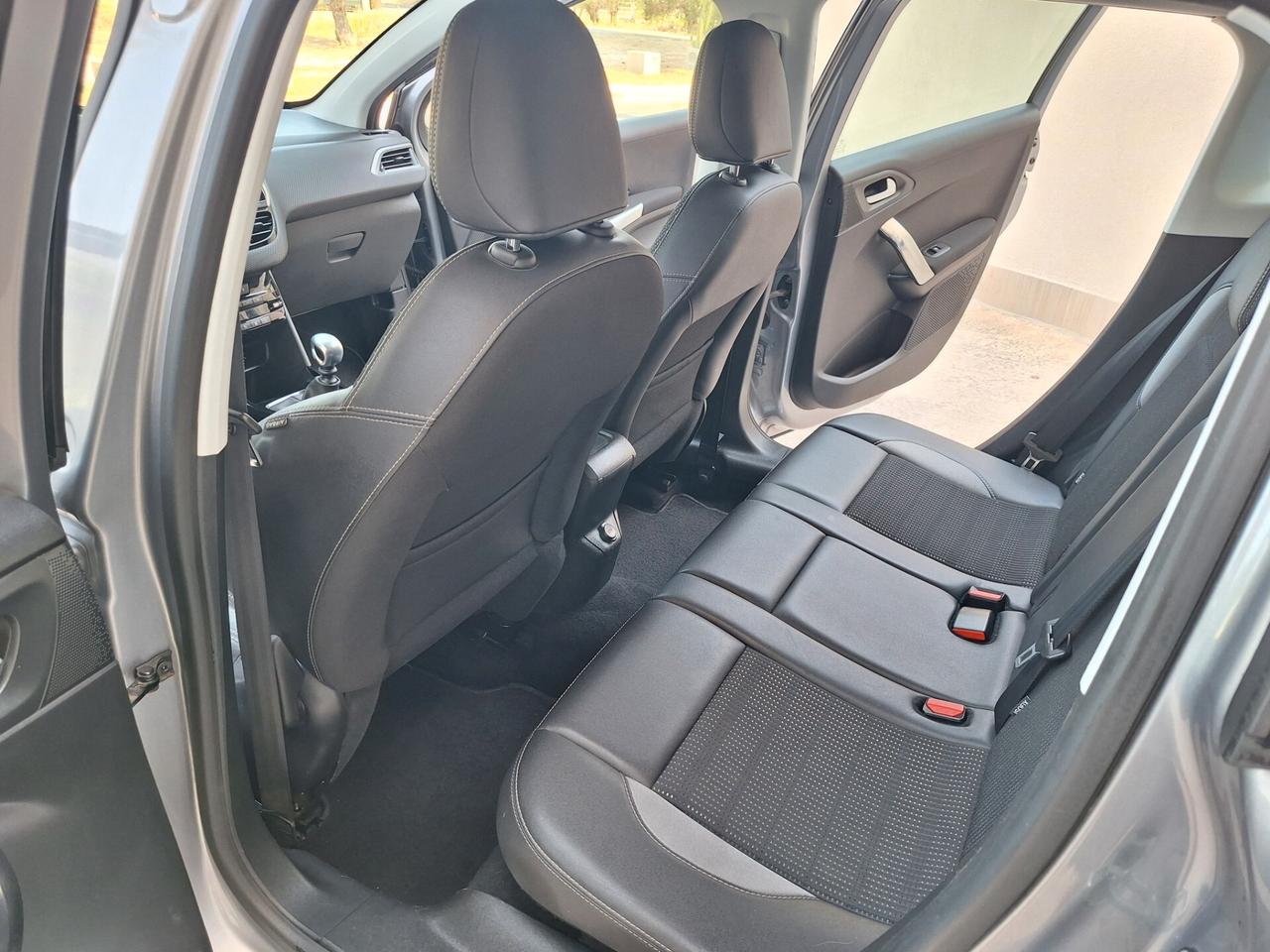 Peugeot 2008 1.6 HDi 120 Allure NAVI FULL