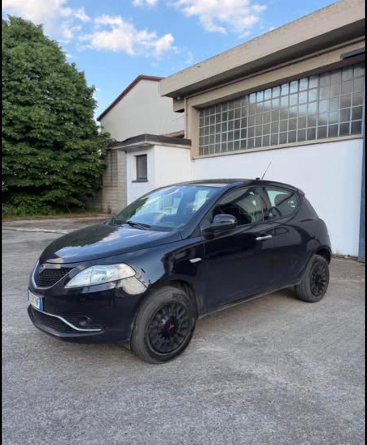 Lancia Ypsilon 0.9 TwinAir 85 CV 5 porte Metano Ecochic Gold
