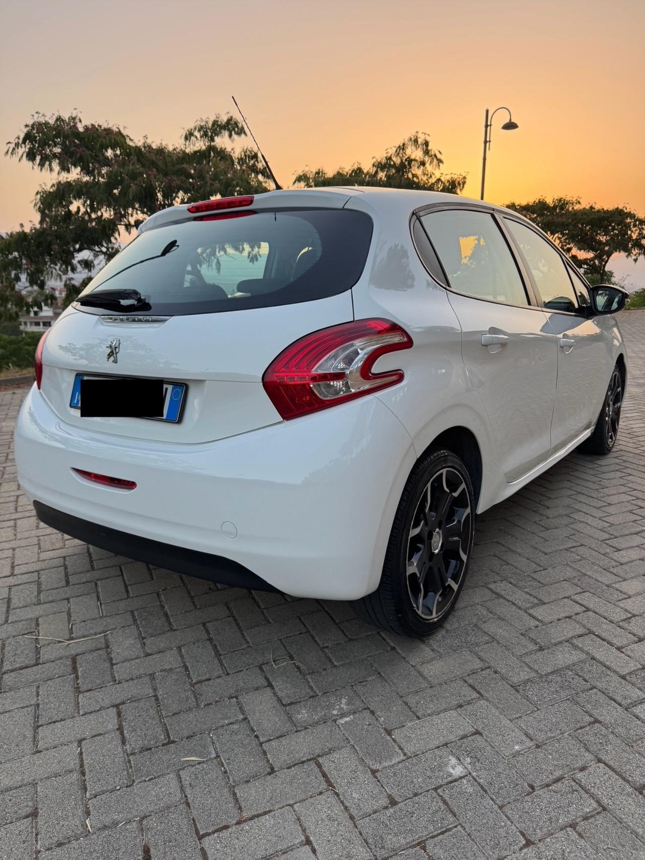 Peugeot 208 1.4 HDi 68Cv Euro6 2015