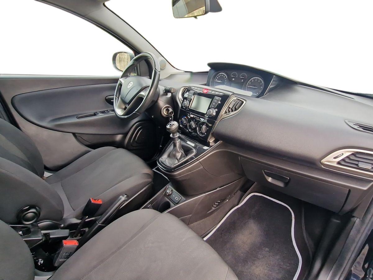 LANCIA YPSILON 1.2 B/GPL ECOCHIC GOLD