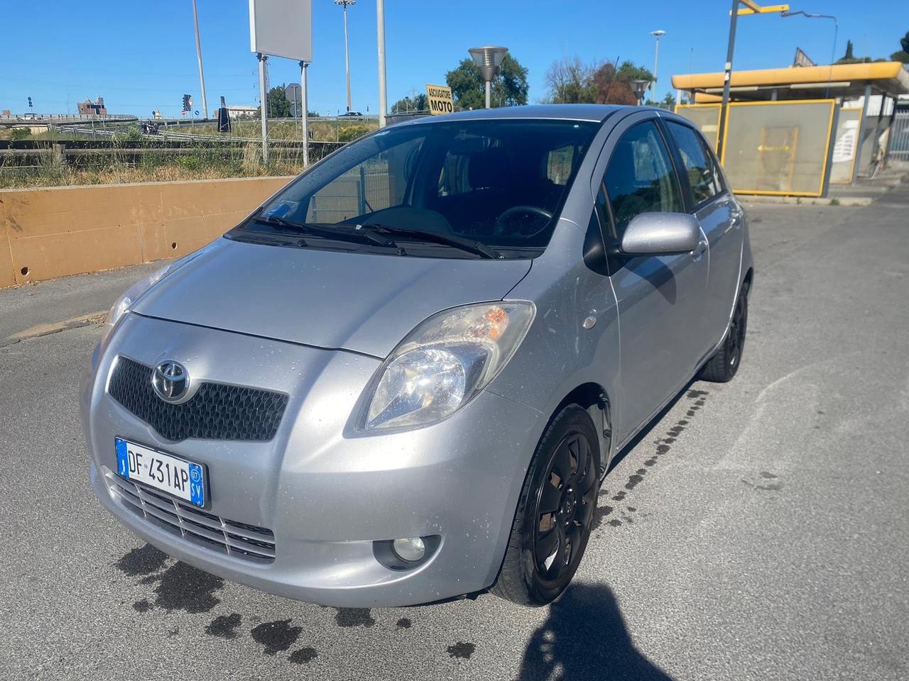Toyota Yaris 1.0 5 porte Sol